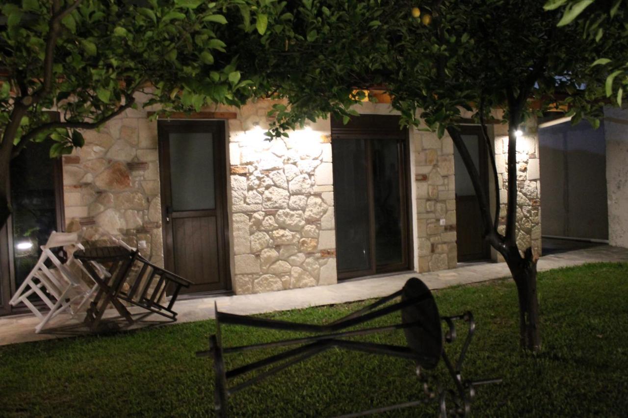 Citrus Garden Apartment Nea Skioni Exterior photo